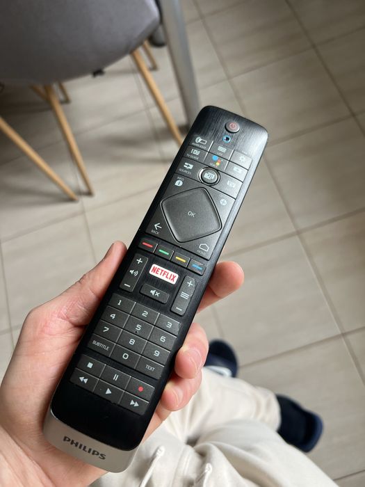 Tv 4k PHILIPS smart 139 cm cu android si ambilight