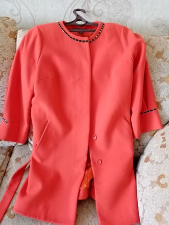 Пальто оранжевое демесезонное