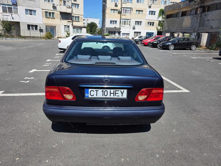 Mercedes Benz E200