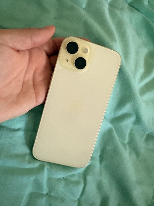 Продам айфон 15 128