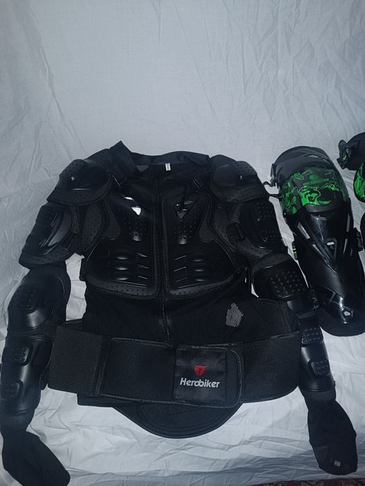 Продаю Мото экипировку проктический новая