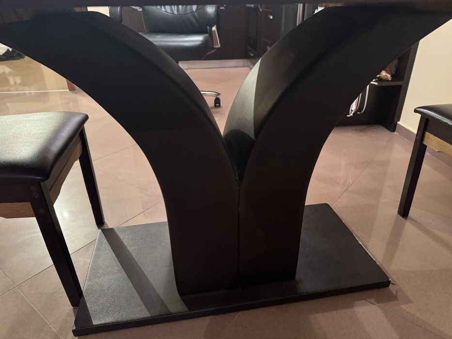 Кухненска маса с шест стола