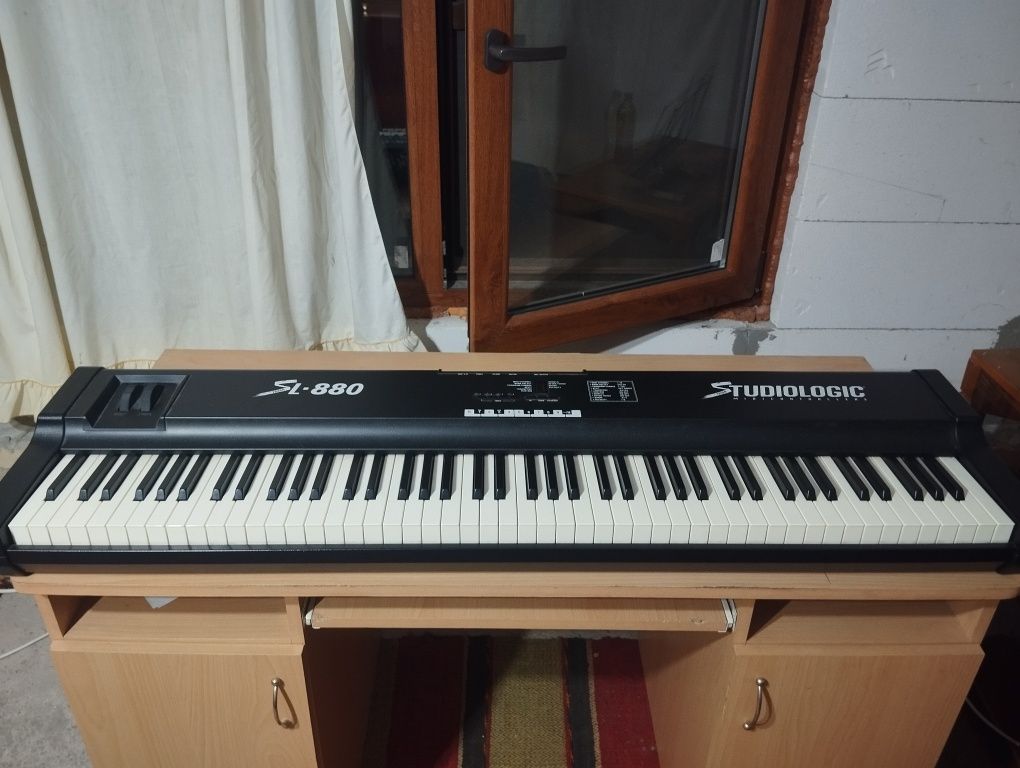 Дигитално италианско пиано. Модел-Studiologic SL-880.