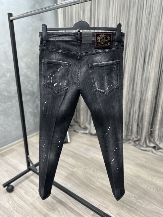 Blugi Dsquared. Marimi: 44/46/48/50/52/54