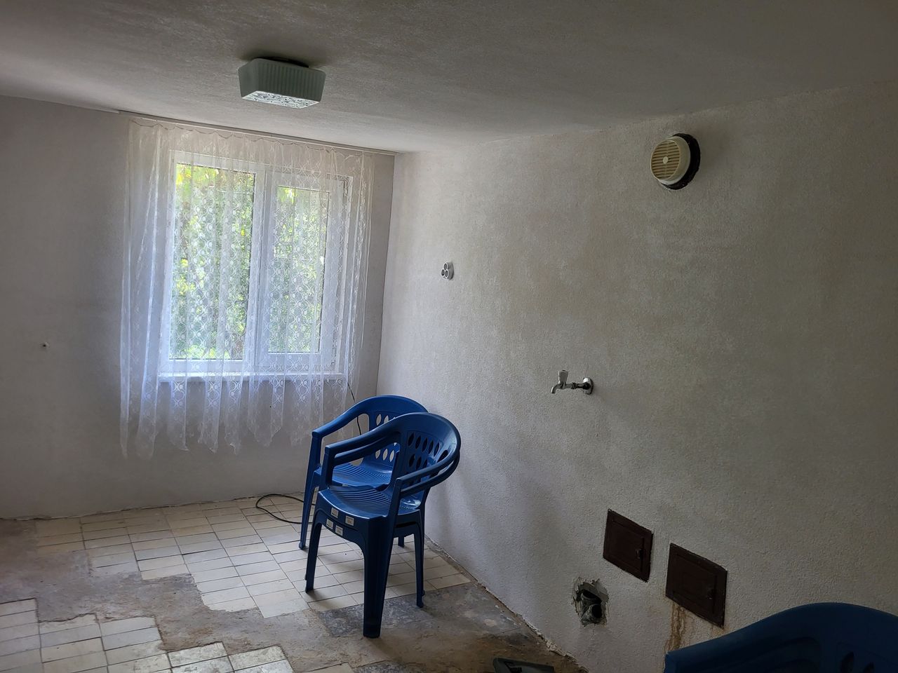 Продава се Къща в Перник, Васил Левски - 150 кв.м за 400 €/кв.м - Снимка #5