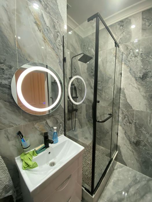 Стеклянные душ кабины