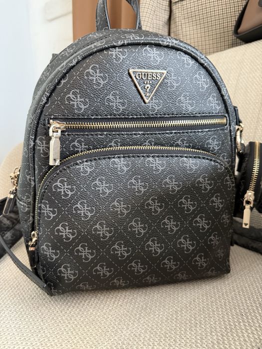 Раница Guess среден размер