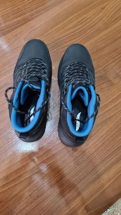 Skechers etigi sotiladi