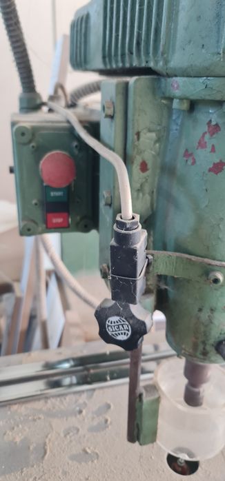 Utilaj de gaurit coloana, 380