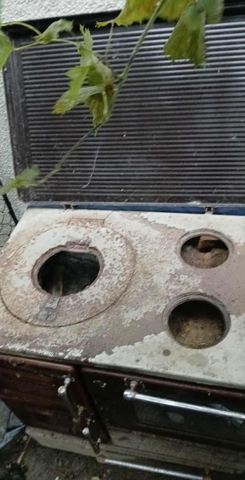 Vând sobă  teracotă pe picioare