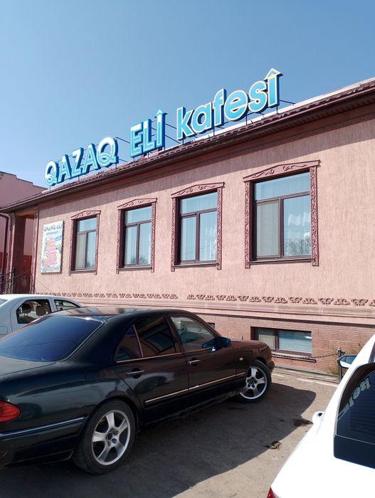 Продам действующее кафе 400 м2 в районе Зачаганска