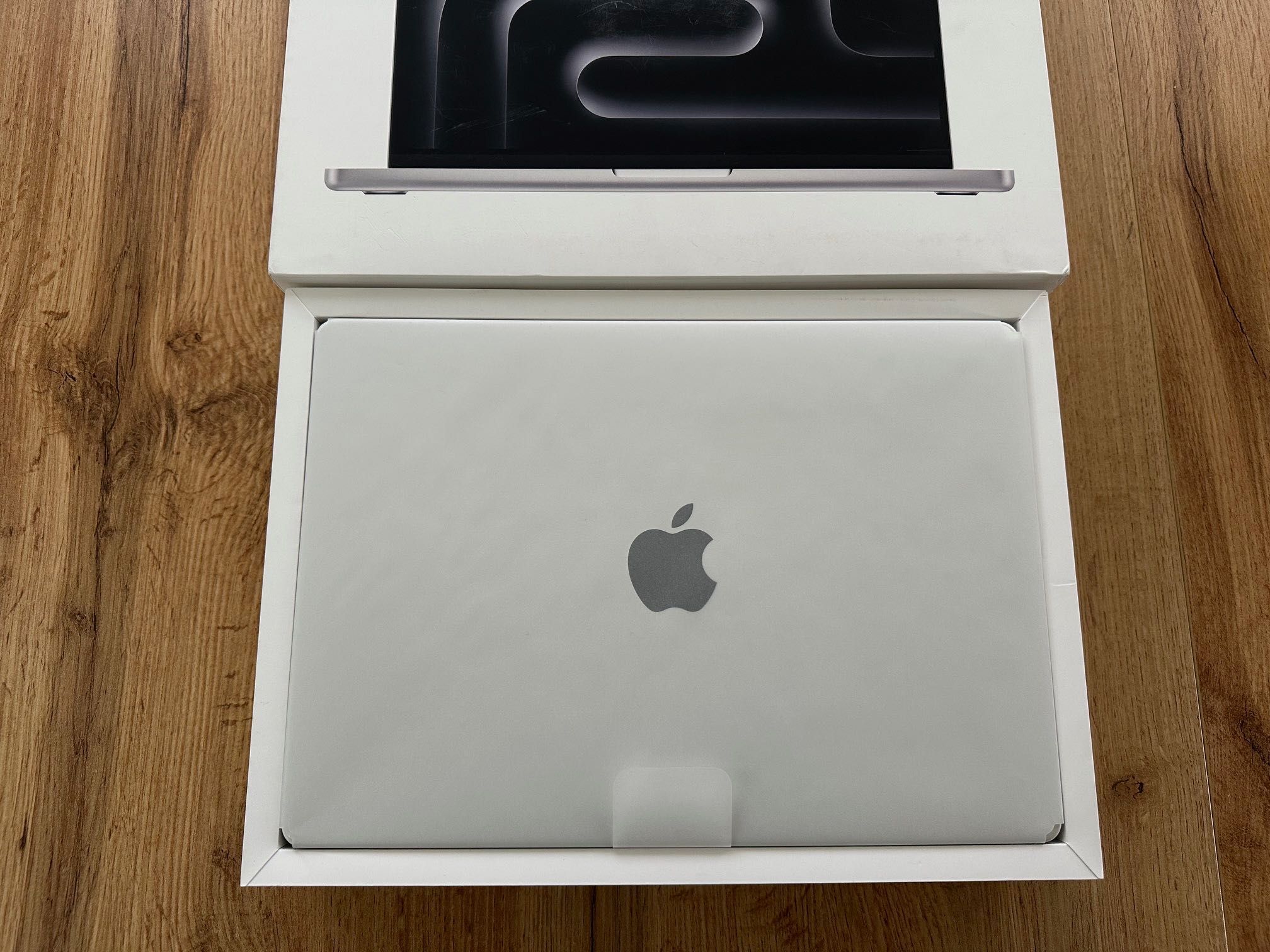 ЧИСТО НОВ MacBook Pro 14" M4 PRO Chip 12-CPU/16-GPU/24RAM/512SSD