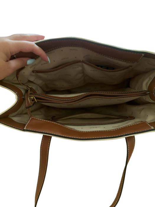 Дамска чанта в кафяво Guess SHOPPER BAG SILVANA