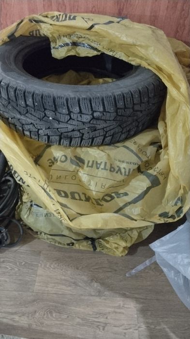 Зимние шины б/у продам