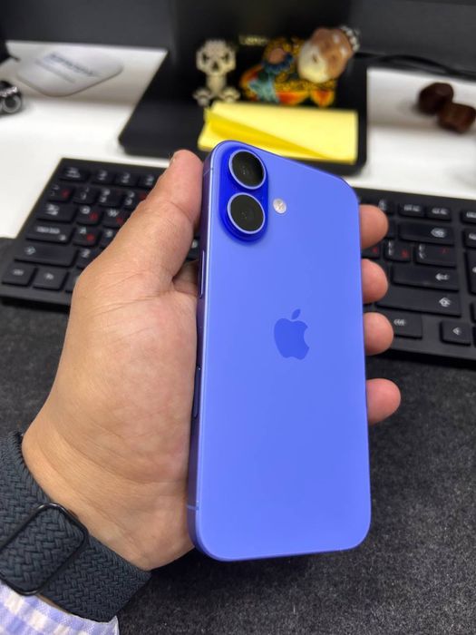 Iphone 16 blue titanium