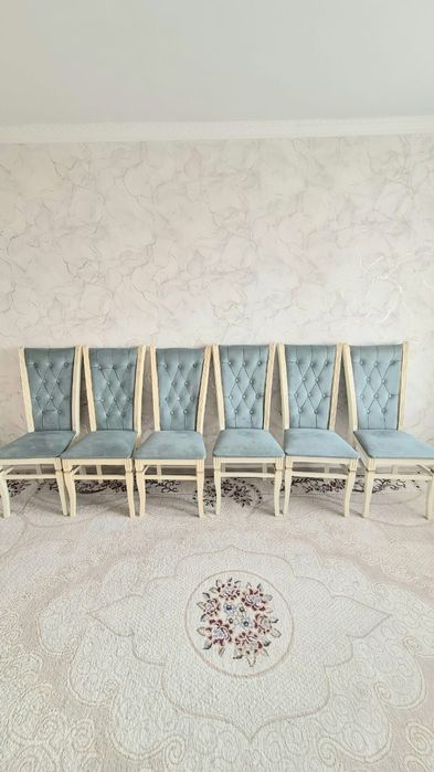 Продам Стулья по за штуку 10000 (6 штук)