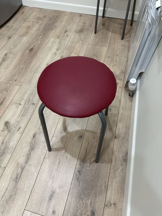 Подставка для обуви с креслом и стулья