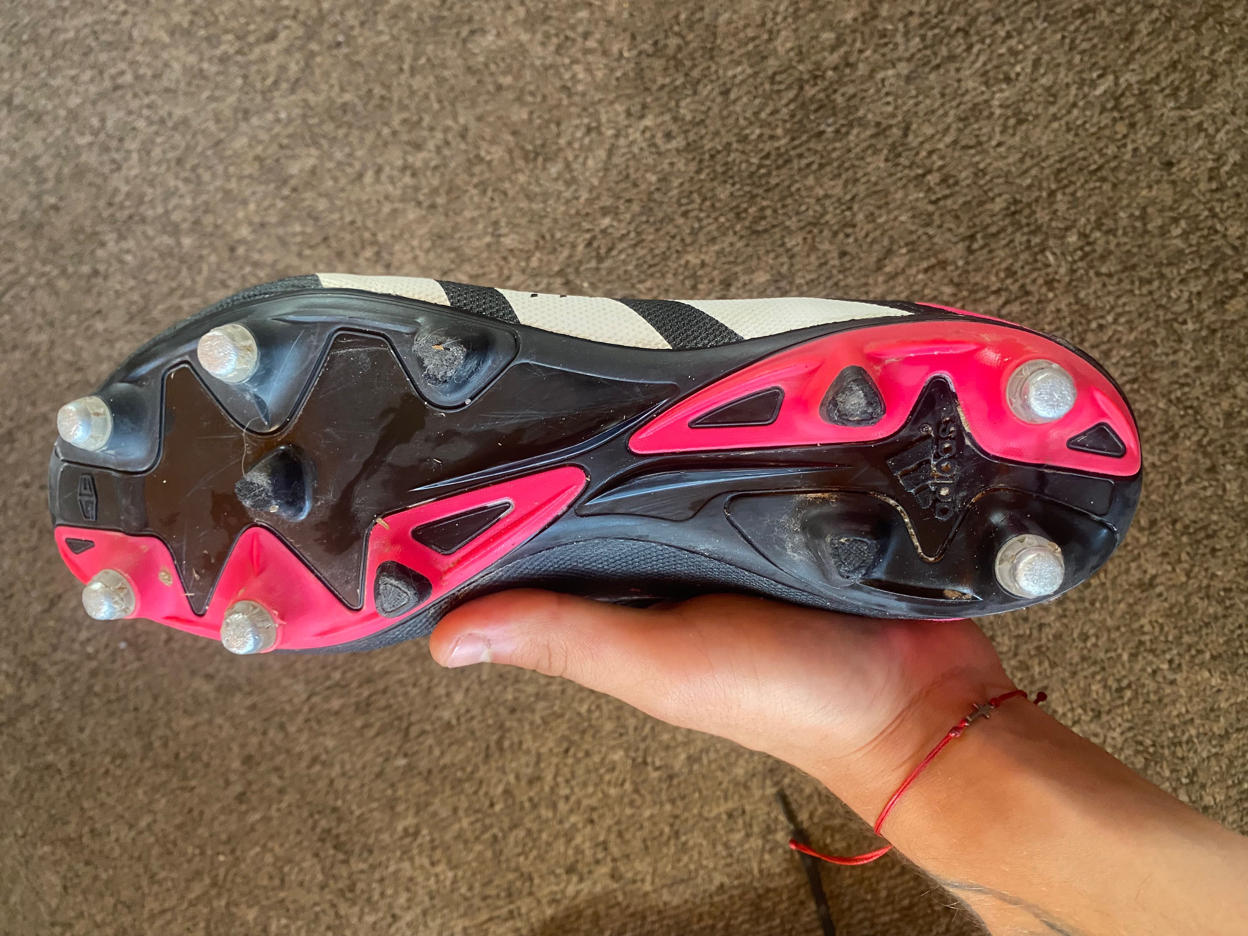 Продавам бутонки adidas predator