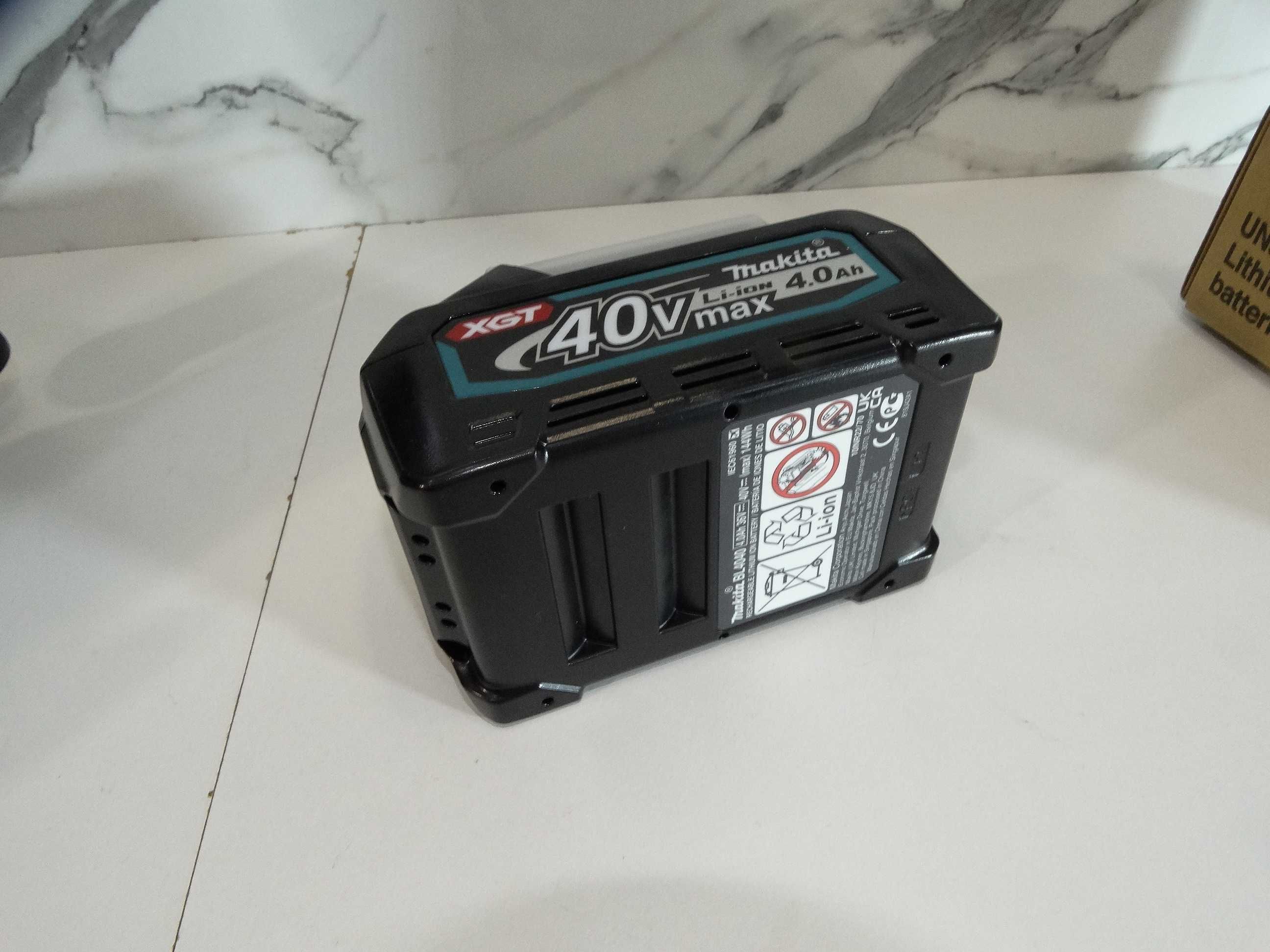 Makita HR 004G / 40 V / 4.0 Ah - Акумулаторен перфоратор / XGT