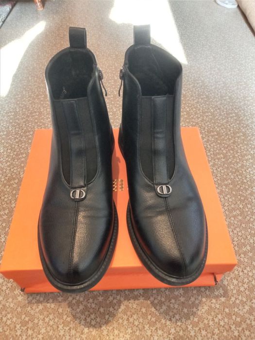 Продается сапоги черного цвета