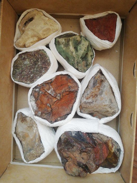 Кутия с минерали за колекция или за подарък