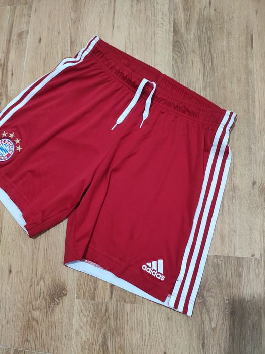 Pantaloni scurți Adidas Bayern München mărimea XL
