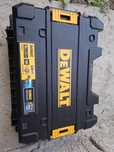 Slefuitor cu banda pe acumulator DeWALT DCM200NT, 18V XR, motor fara p