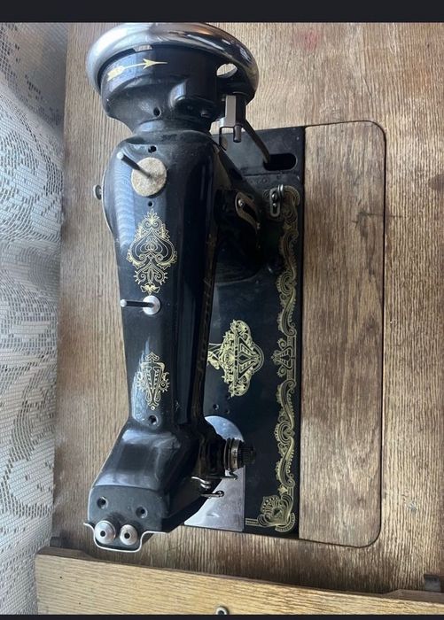 Стара крачна шевна машина