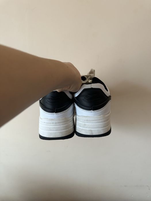 Маратонки с ролкови кънки