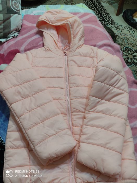 Продам курточку на девочку