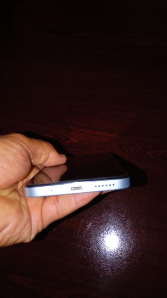 Redmi 13 telefoni sotiladi srochno