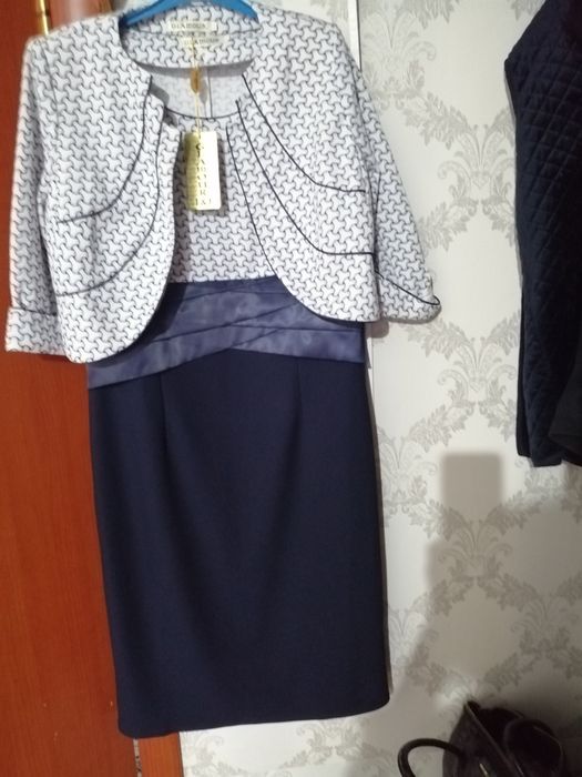 Продается элегантное платье новое с накидкой 50 разм прямой пок