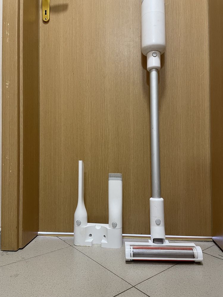 Вертикална прахосмукачка Xiaomi Mi Light