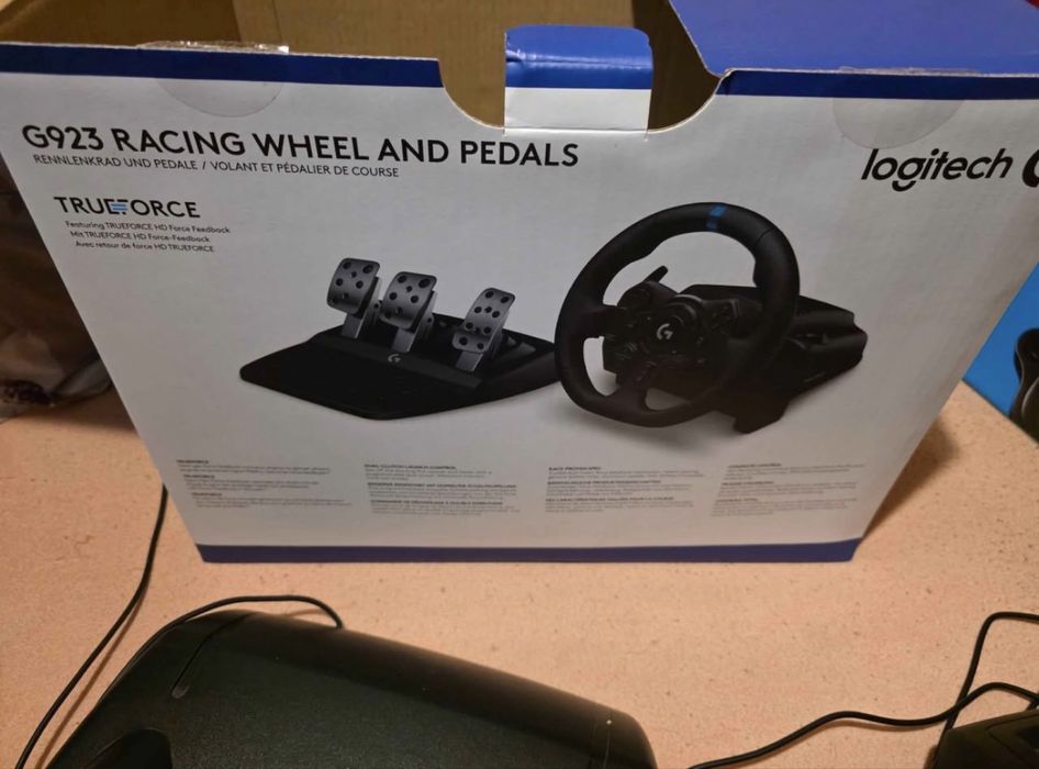 Volan gaming Logitech G923 și schimbător