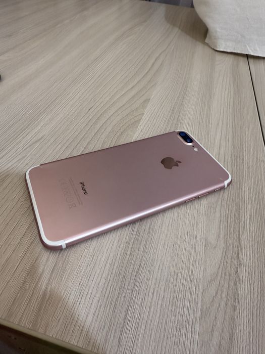 iPhone 7plus розовый