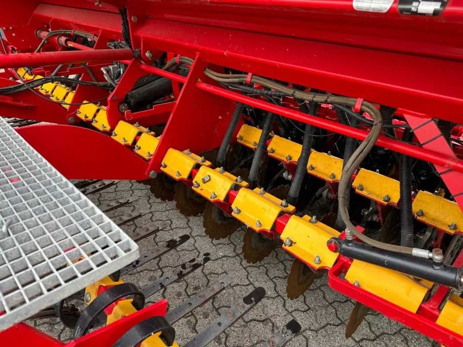 Semanatoare Vaderstad Rapid 400 C fertilizare cu discuri an 2018 Kuhn