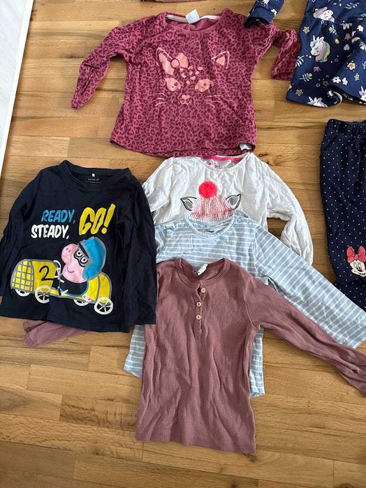 Малък сет с много хубави дрешки за момиче 86/92