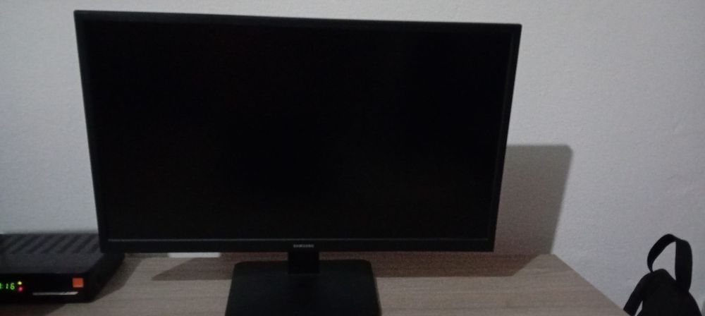 Monitor Samsung de vânzare.