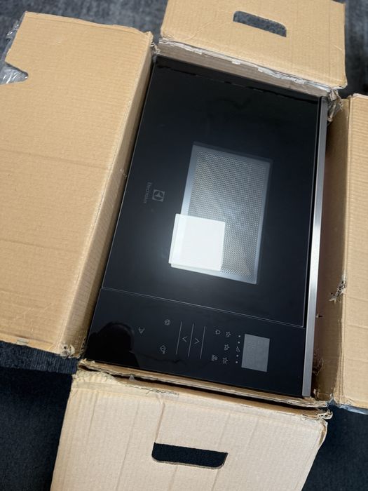 Cuptor microunde incorporabil Electrolux KMFE172TEX Nou 17l 800W