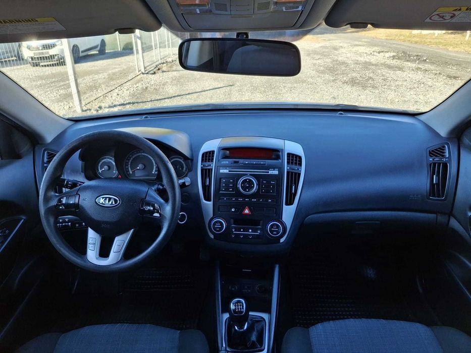 KIA Ceed - 1.6 CRDi - Climatronic / Pilot / Comenzi