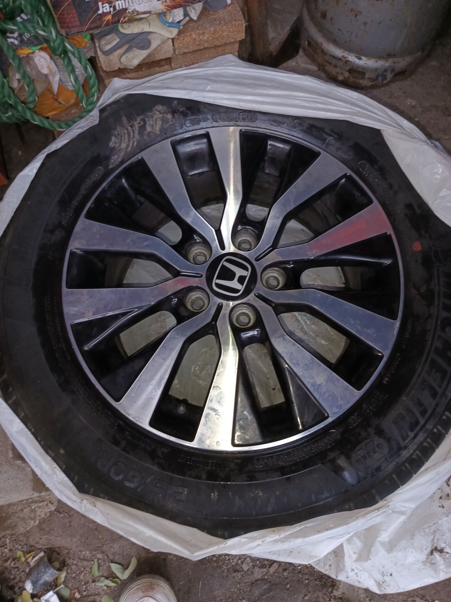 Salut vând jante pentru Honda
