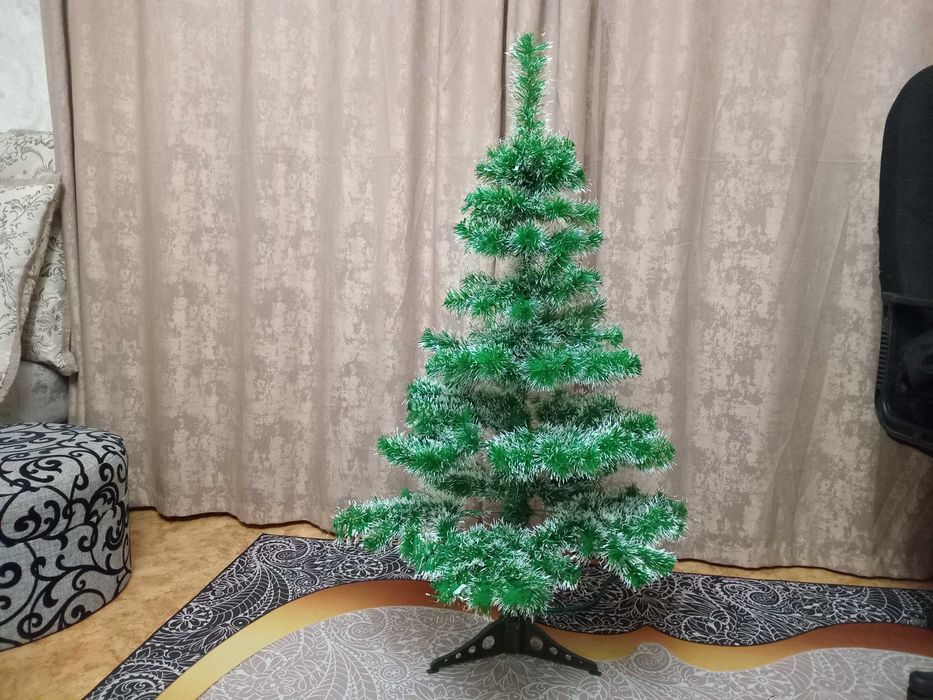 Продам ёлку искусственную 120 см