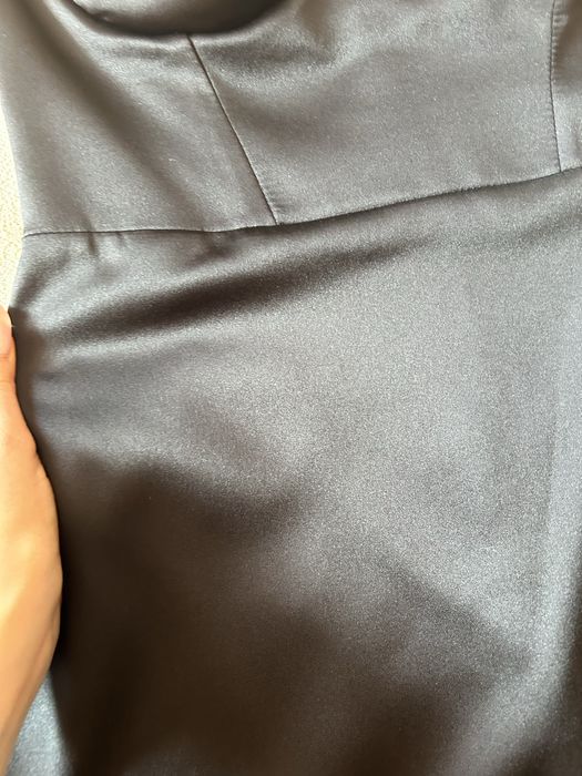 Чисто нова черна рокля