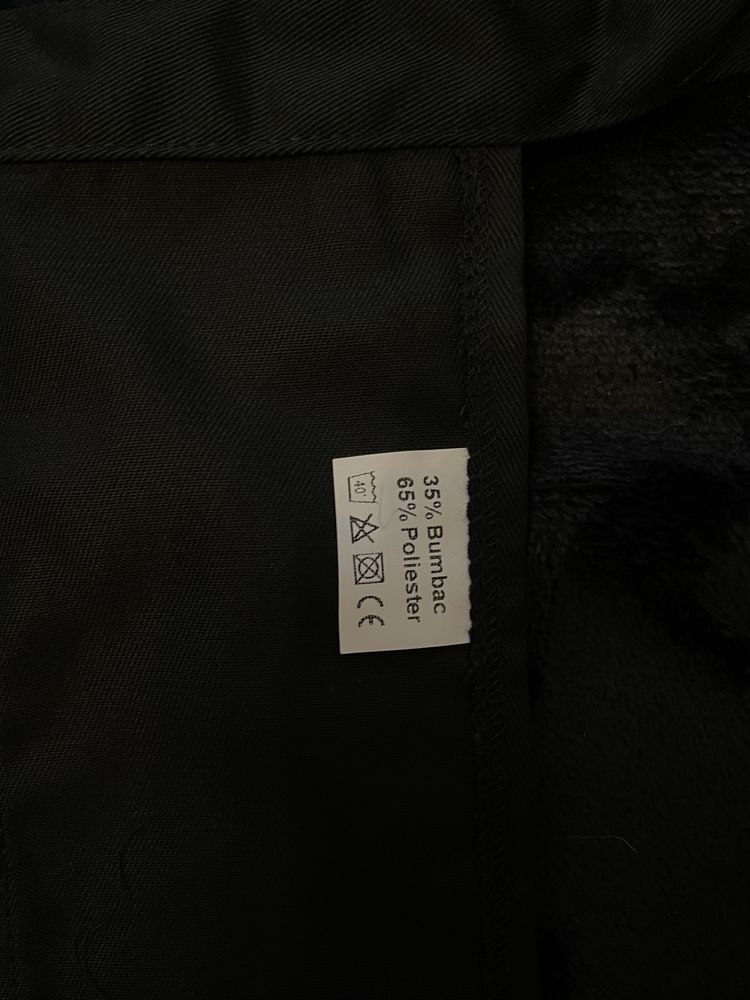 Șorțuri negre, profesionale ideale pentru bucătari, ospătari, retail
