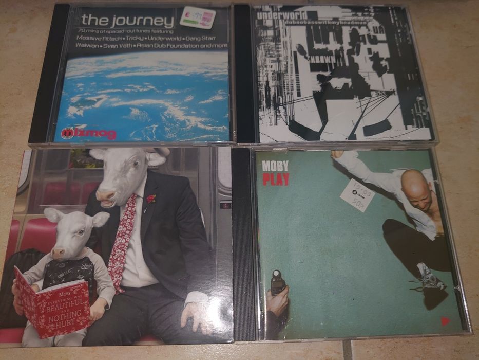 CD uri cu muzică electronică, drum & bass, techno