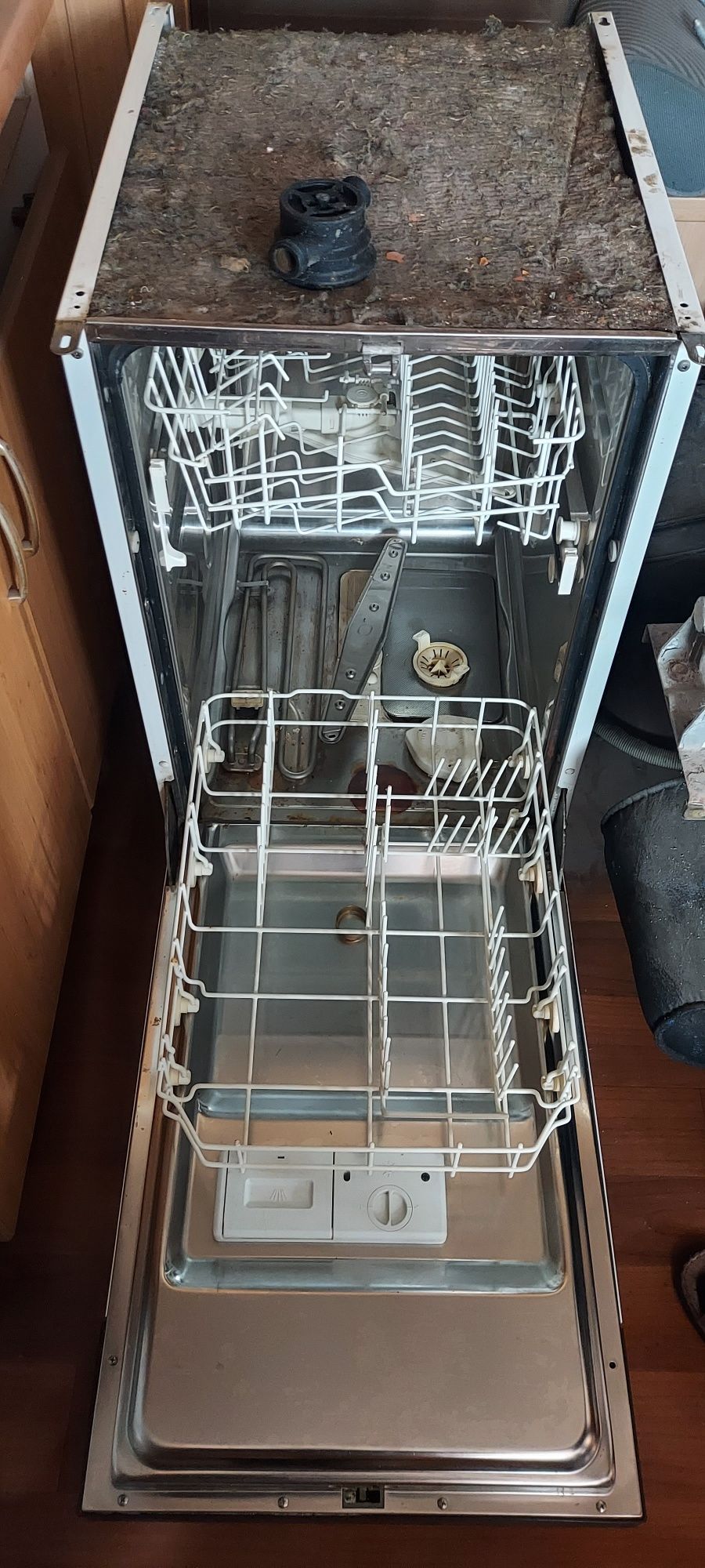 Продаю посудомоечную машину