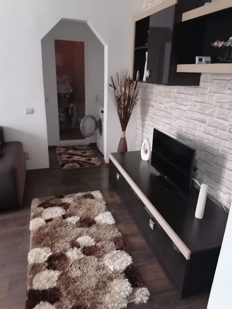 Închiriez Apartamemt 2 camere pentru o luna sau mai mult