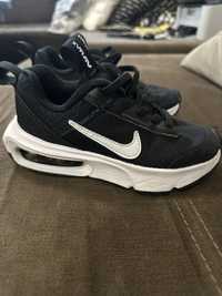 Маратонки Nike 28