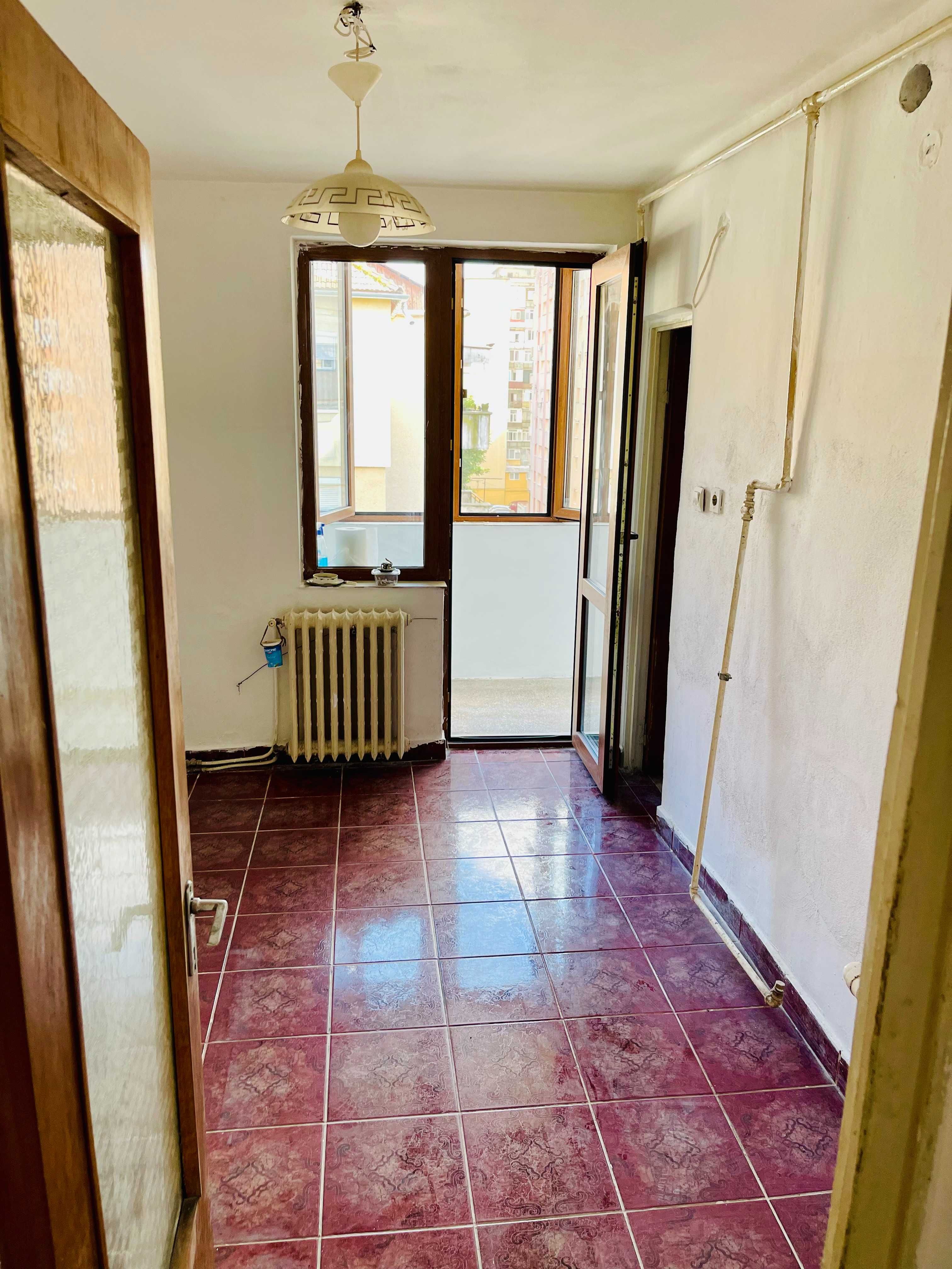 Vand apartament 3 camere + pod suprainaltat mansardabil, in Cetate