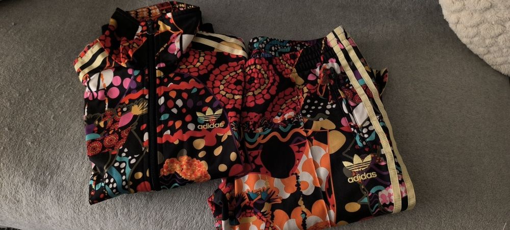 Уникален и различен спортен екип Adidas